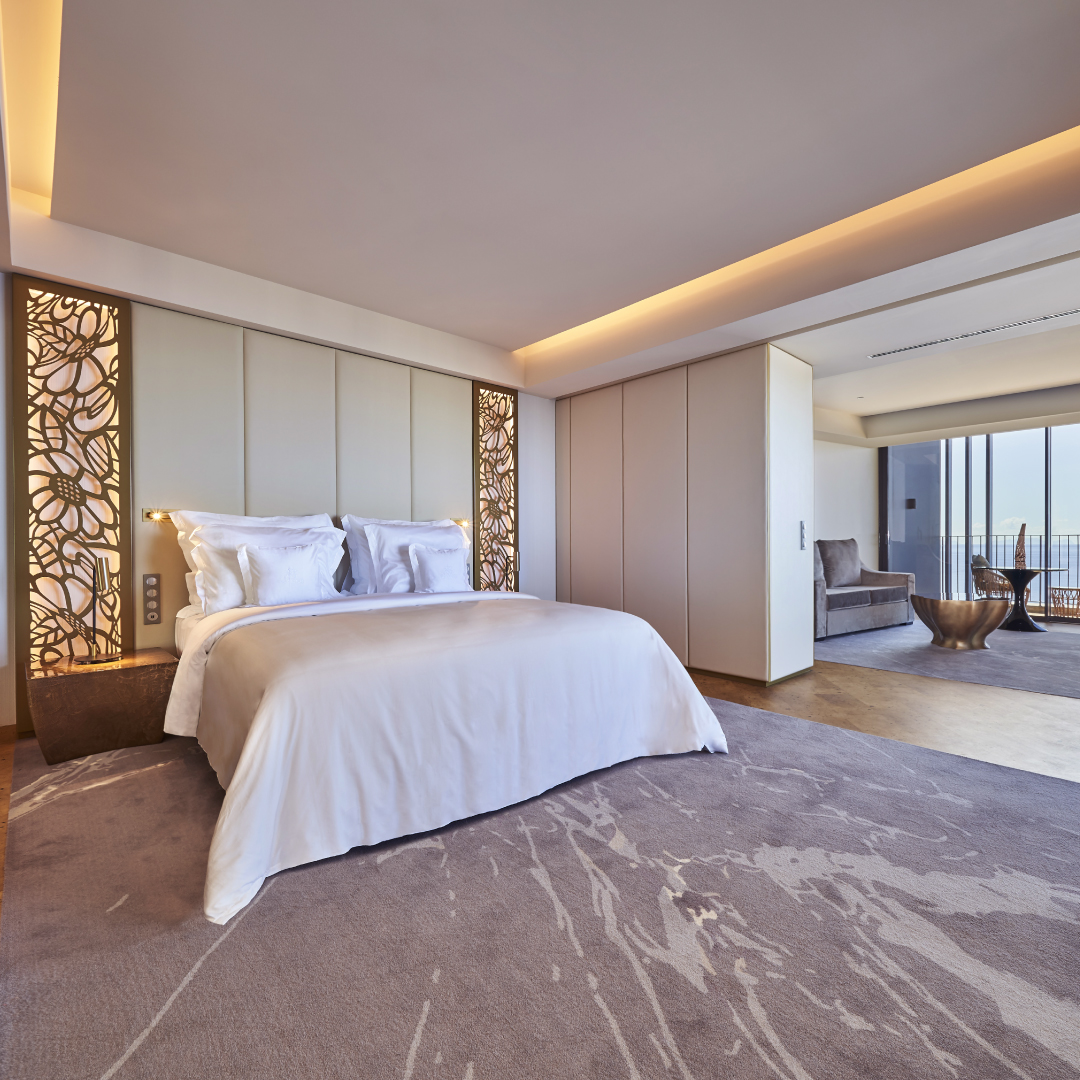 One-Bedroom Pool Apartment